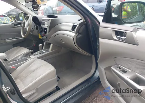 2010 Subaru Forester 2.5X Premium z USA, uszkodzony, nr VIN JF2SH6CC3AH755559